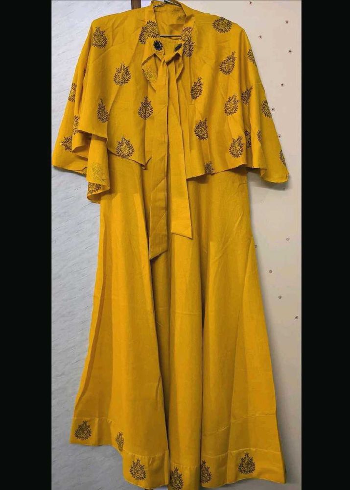 Yellow Gown with Cape 🟡