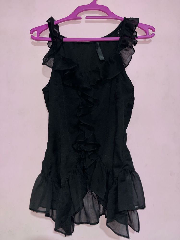 Black Ruffled Chiffon Peplum Camisolea sheer fabri