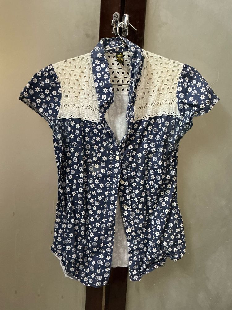 Chic Blue Floral Top with Lace