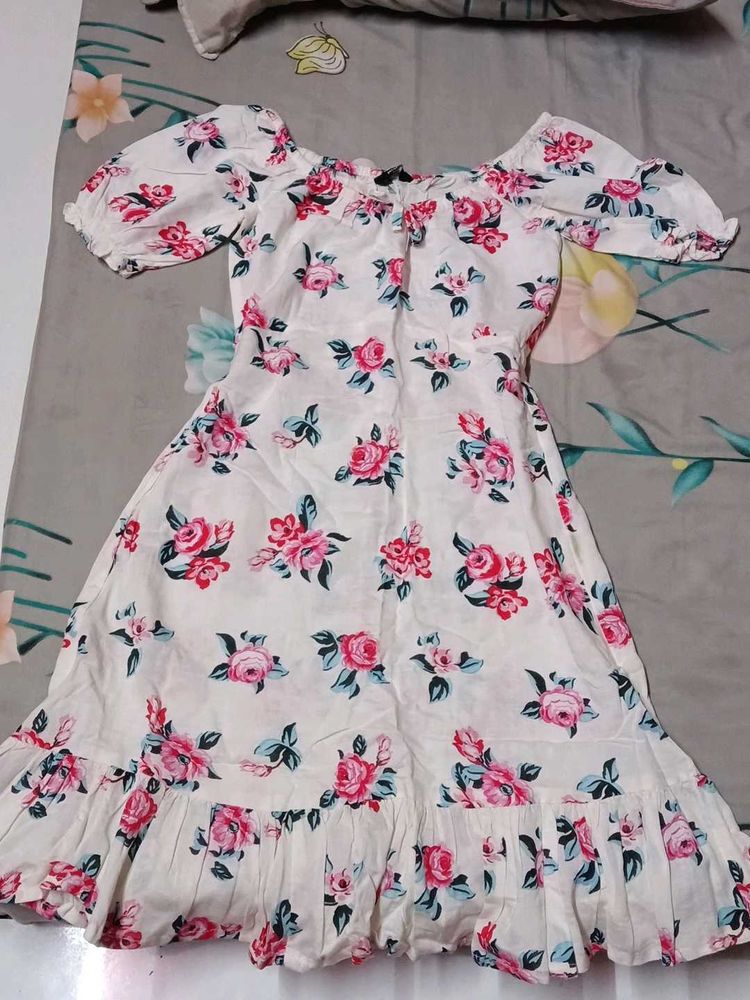 Chic Floral Off-the-Shoulder Dress