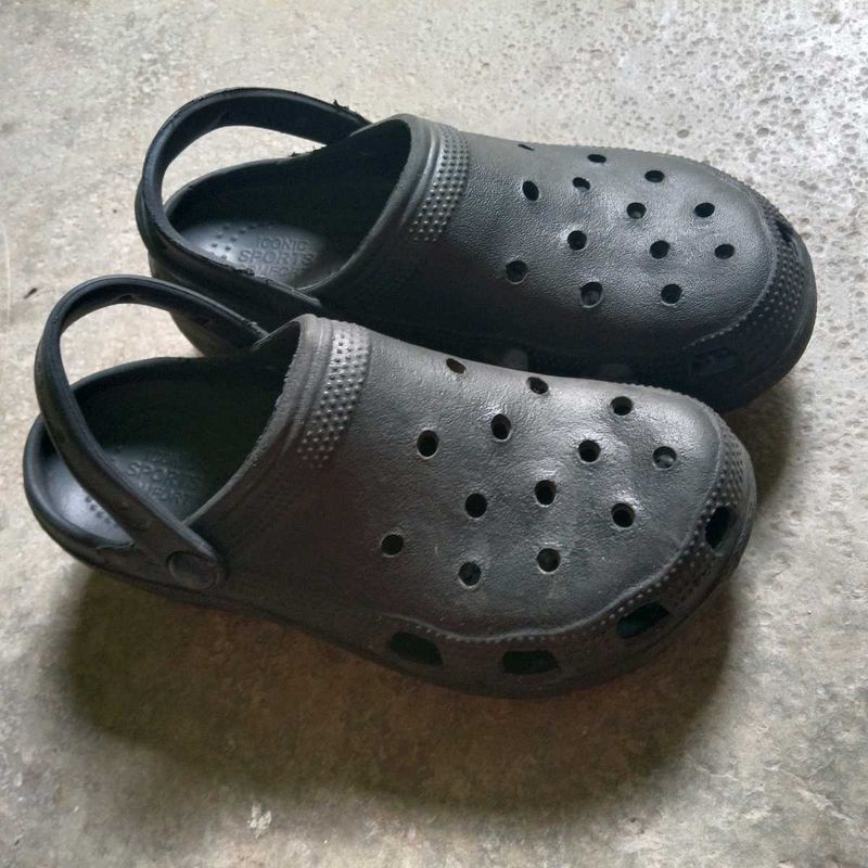 new crocs perfect condition-