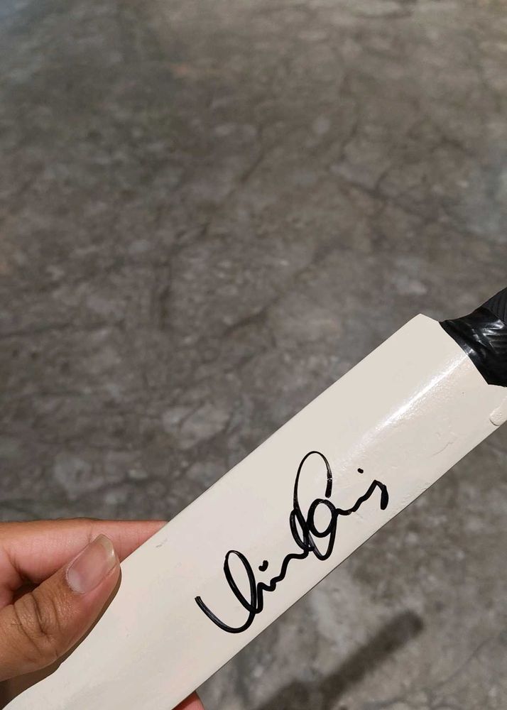 Virat Kohli &amp; Hardik Pandya hand signed bat