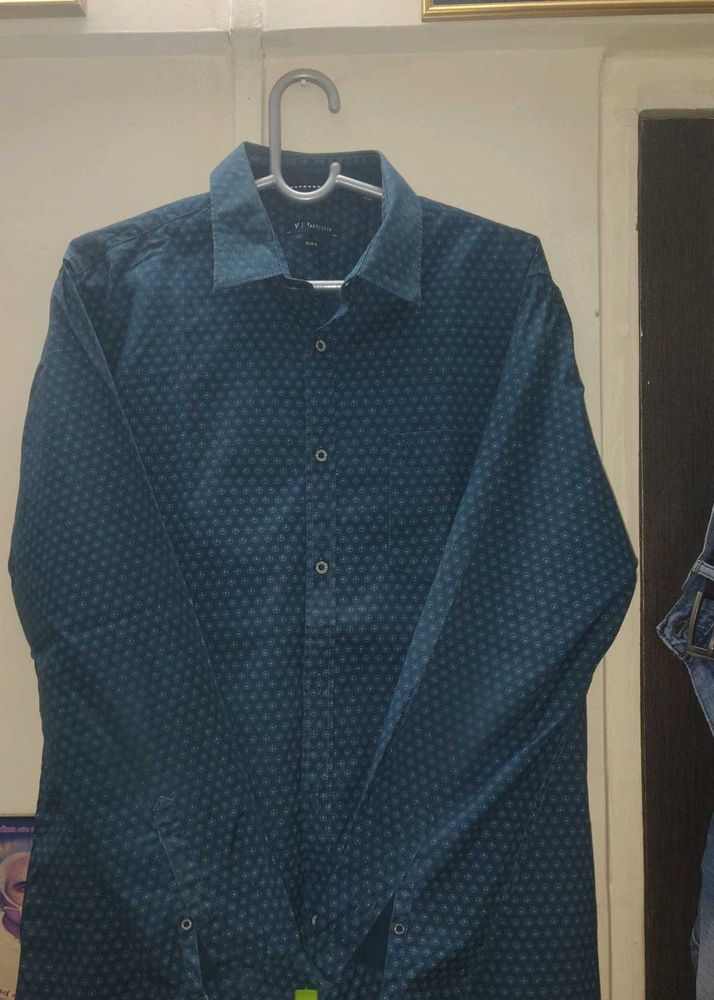 Van Heusen Slim Fit Printed Shirt.