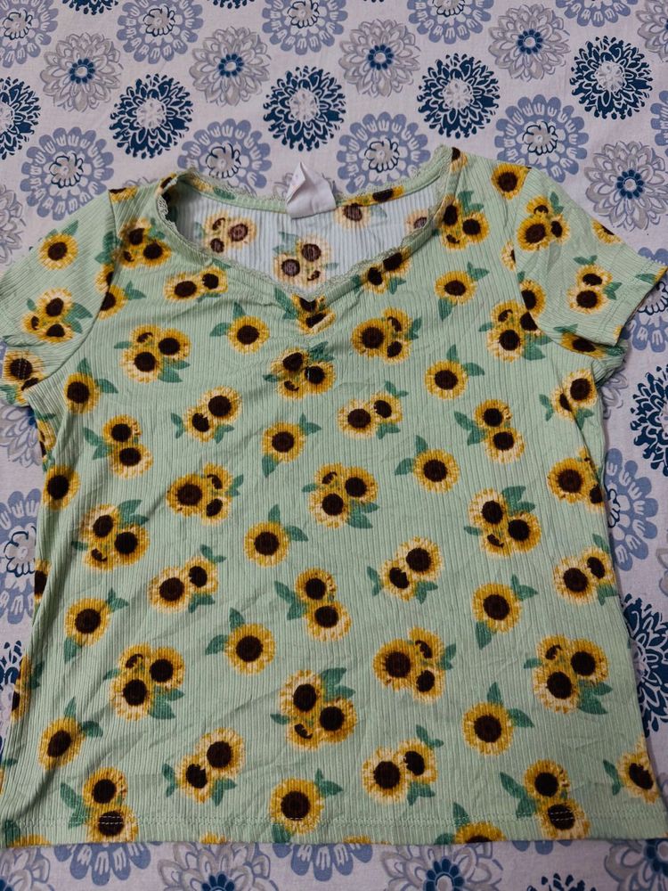 Cute Sunflower Print V-Neck Top