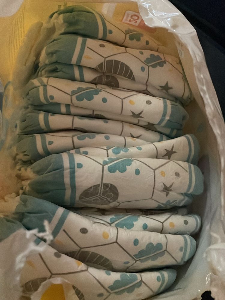 Baby Hug 12 Diapers Medium Sizee