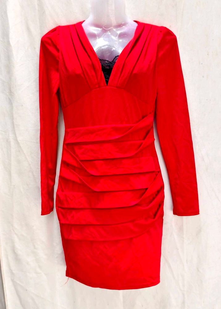 10J6. Stunning Red Ruched Long Sleeve Dress
