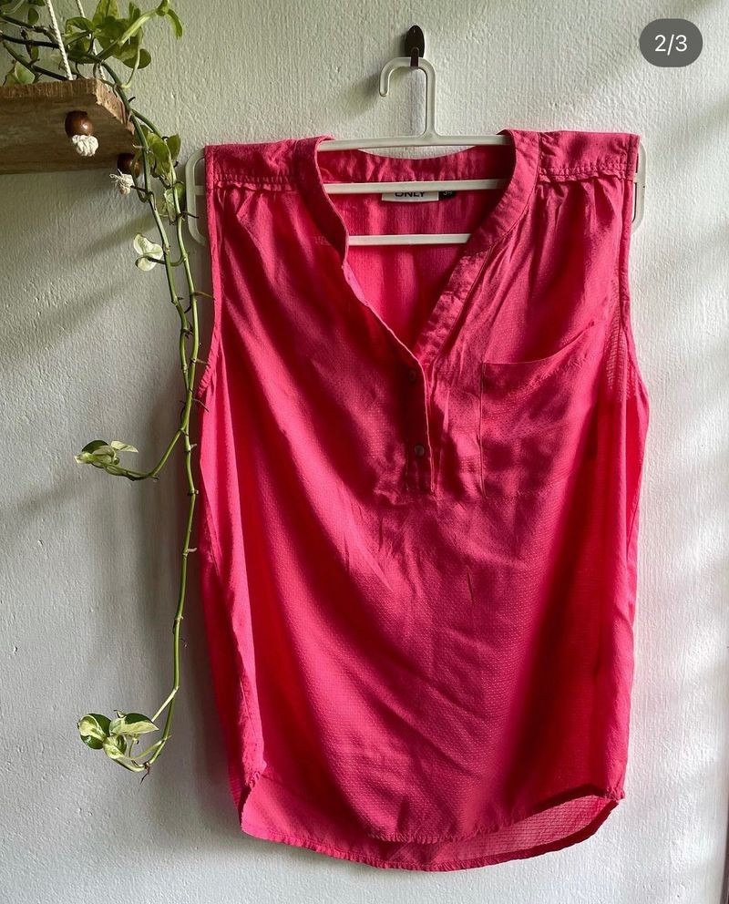 Punch sleeveless top