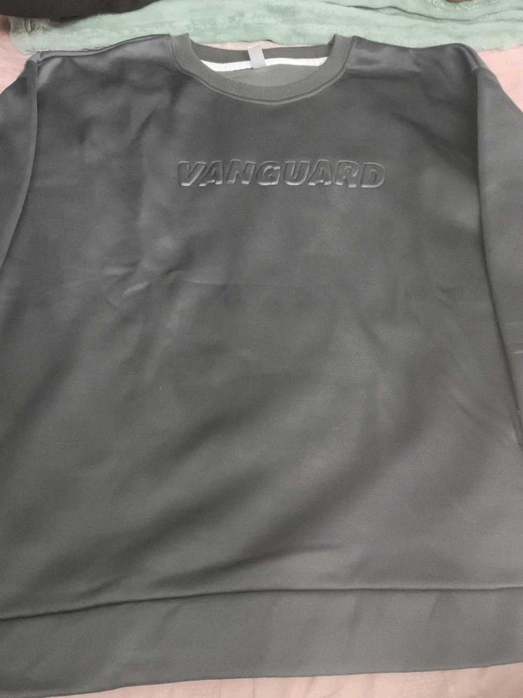sweat shirt