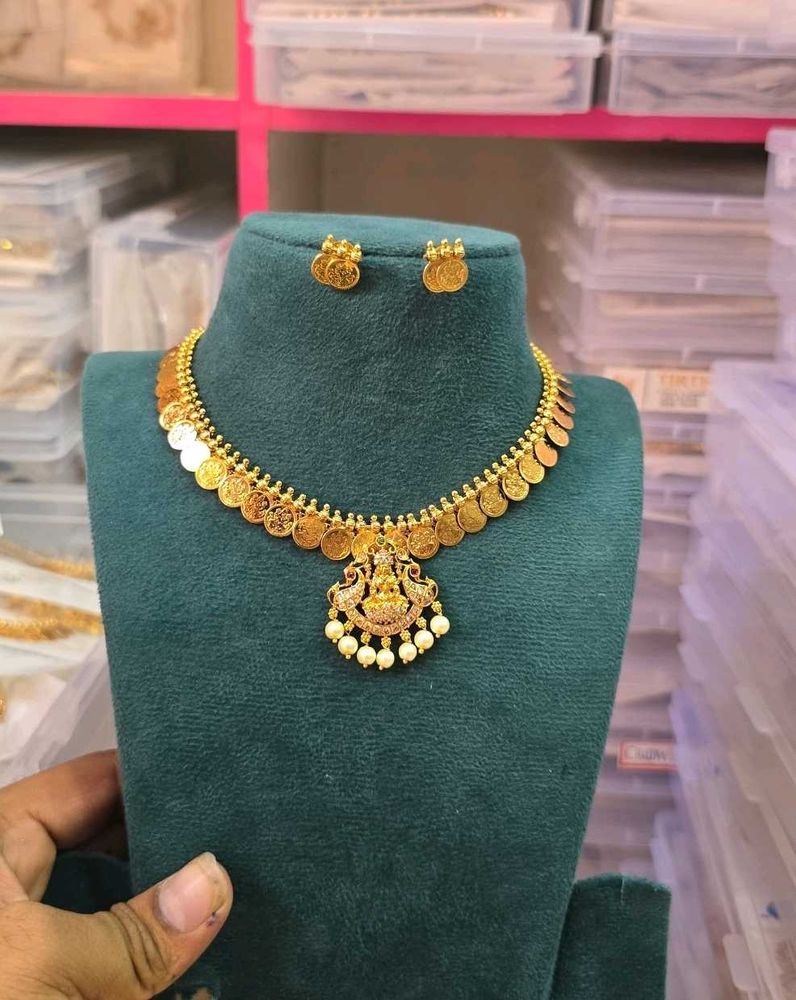 Exquisite Gold Coin Necklace with Earrings