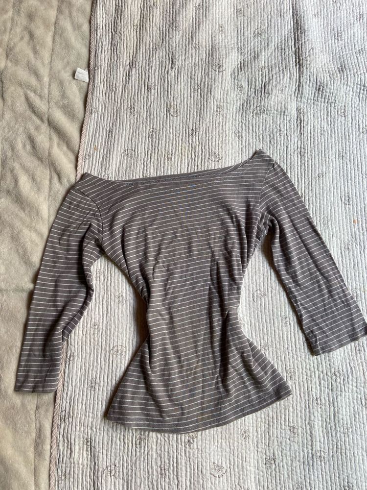 stripped off shoulder 90s top
