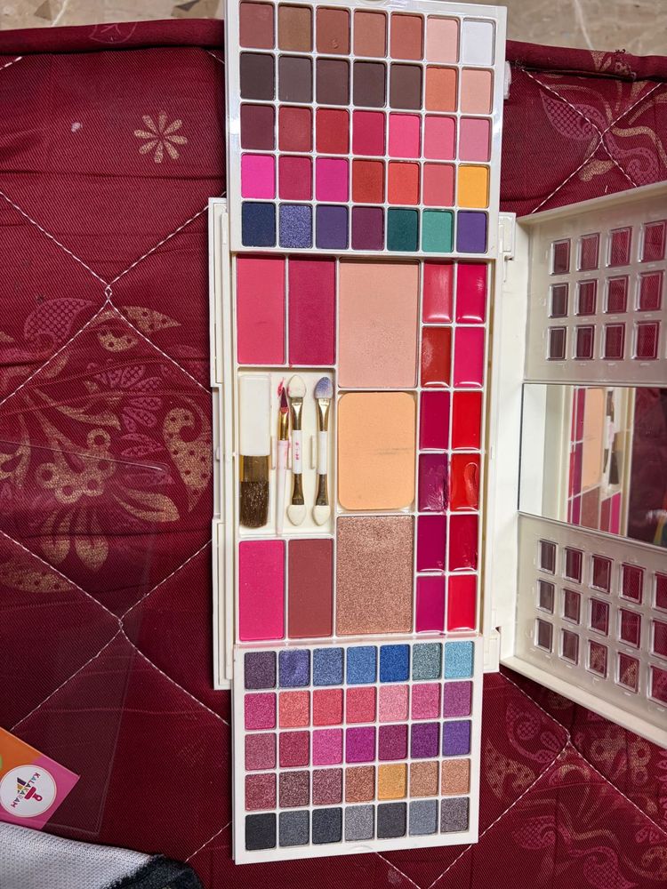 HILARYRHODA Makeup Palette