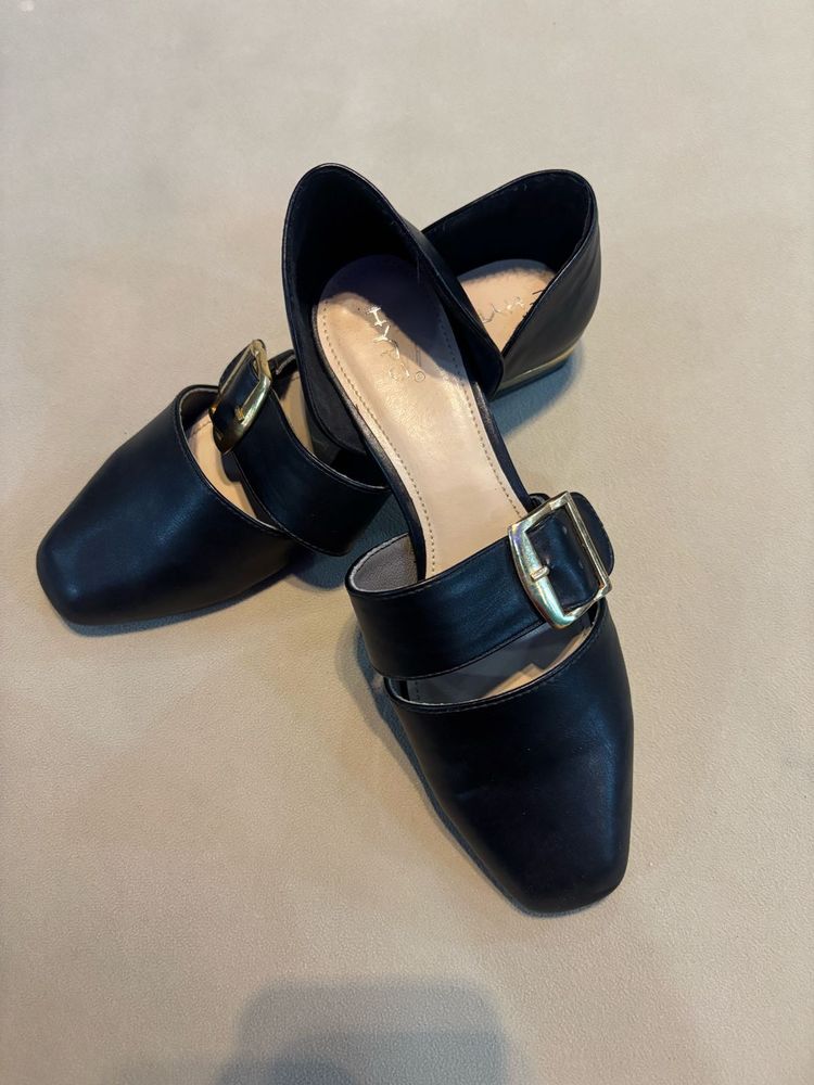 Black Square-Toe Mary Jane Block Heels