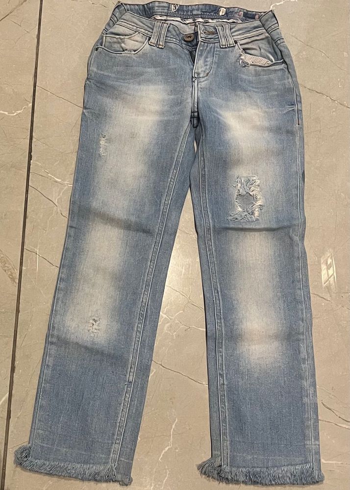 Distressed Light Wash Frayed Hem Jeans