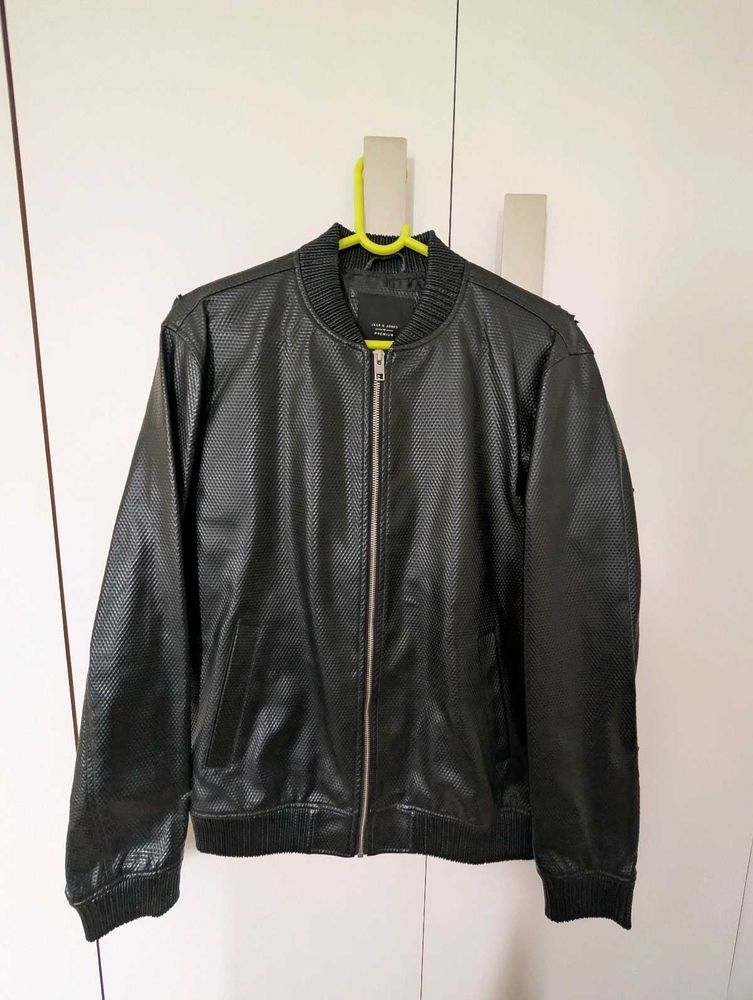 Stylish Black Leather Bomber Jacket