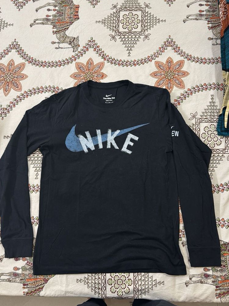 Nike Long Sleeve T-Shirt