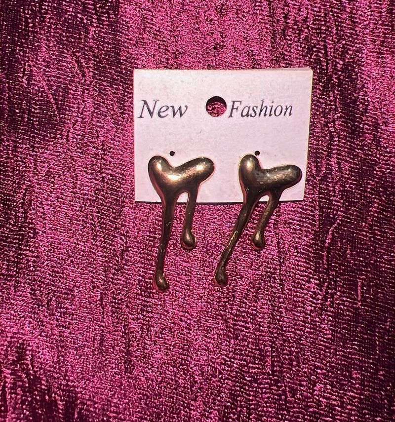 Unique Drip Heart Earrings 💓