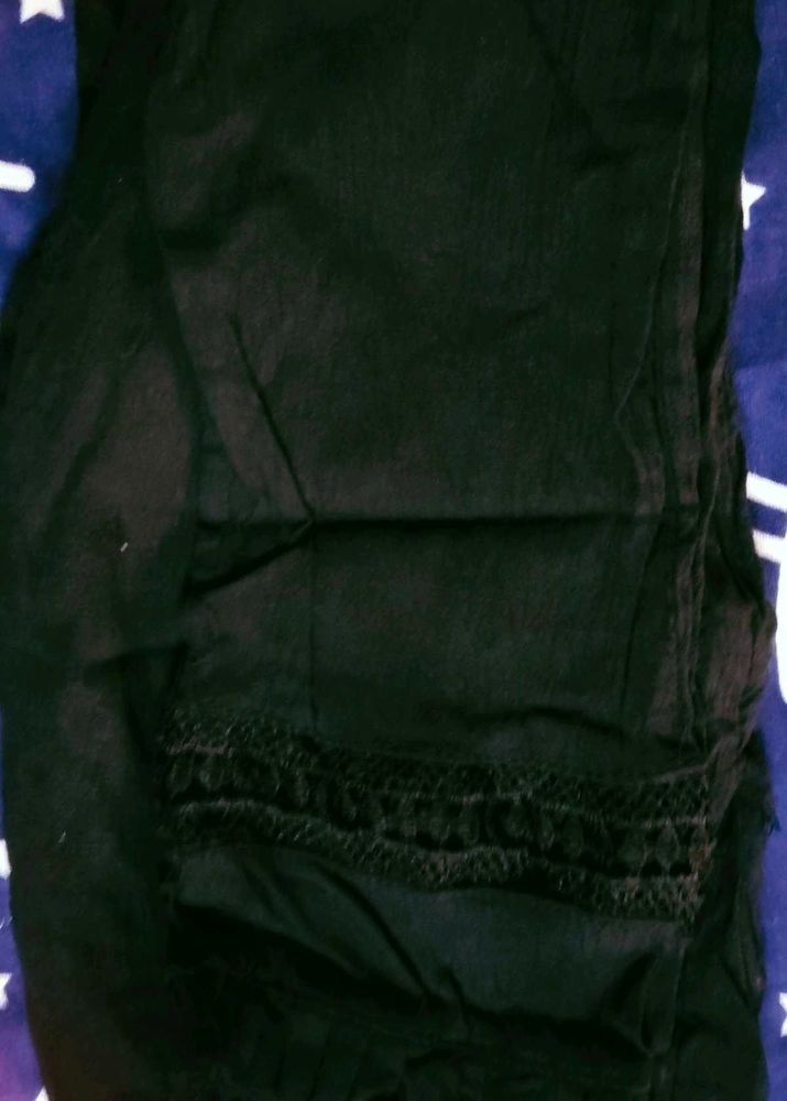 Black knee embroidery Pant