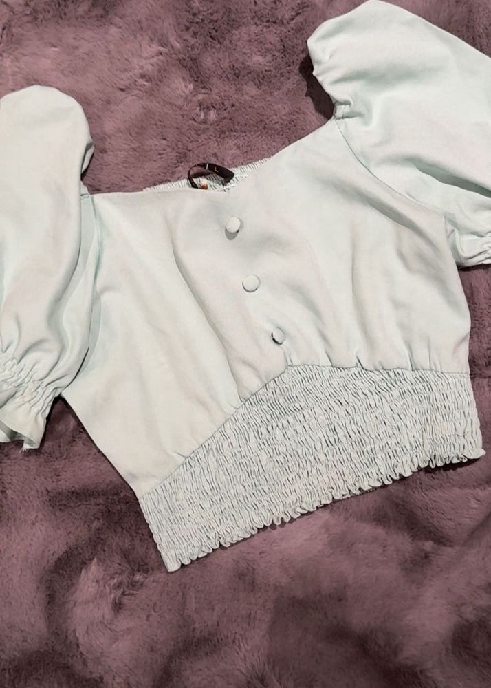 Cute puff sleeve cropped top