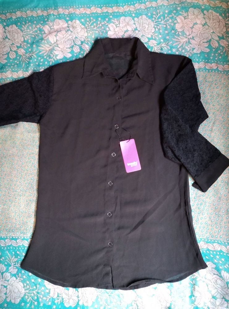New Ladies Black top (tag is broken)