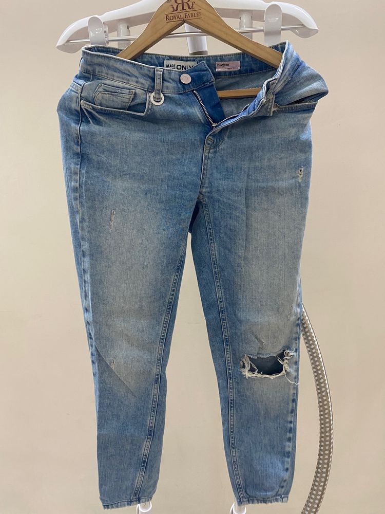 Light Wash Ripped Jeans