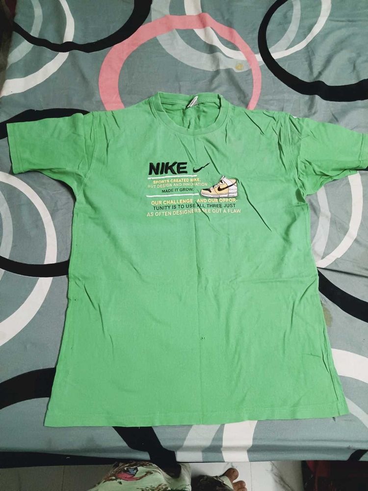 Nike Graphic T-Shirt
