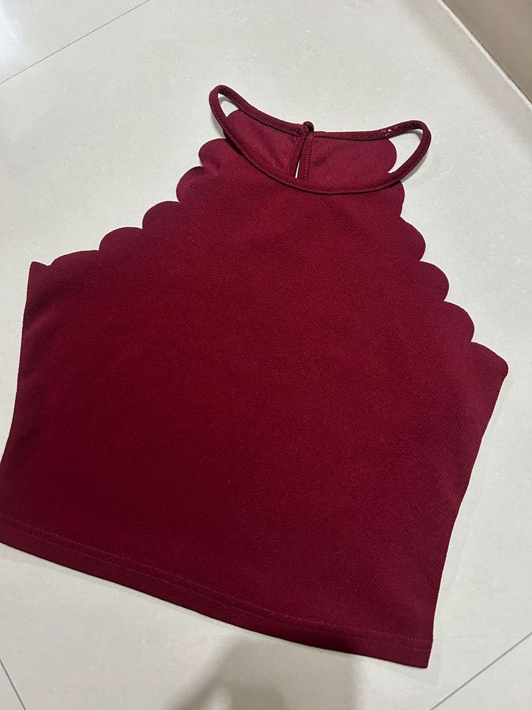 Chic Scalloped Hem Crop Top