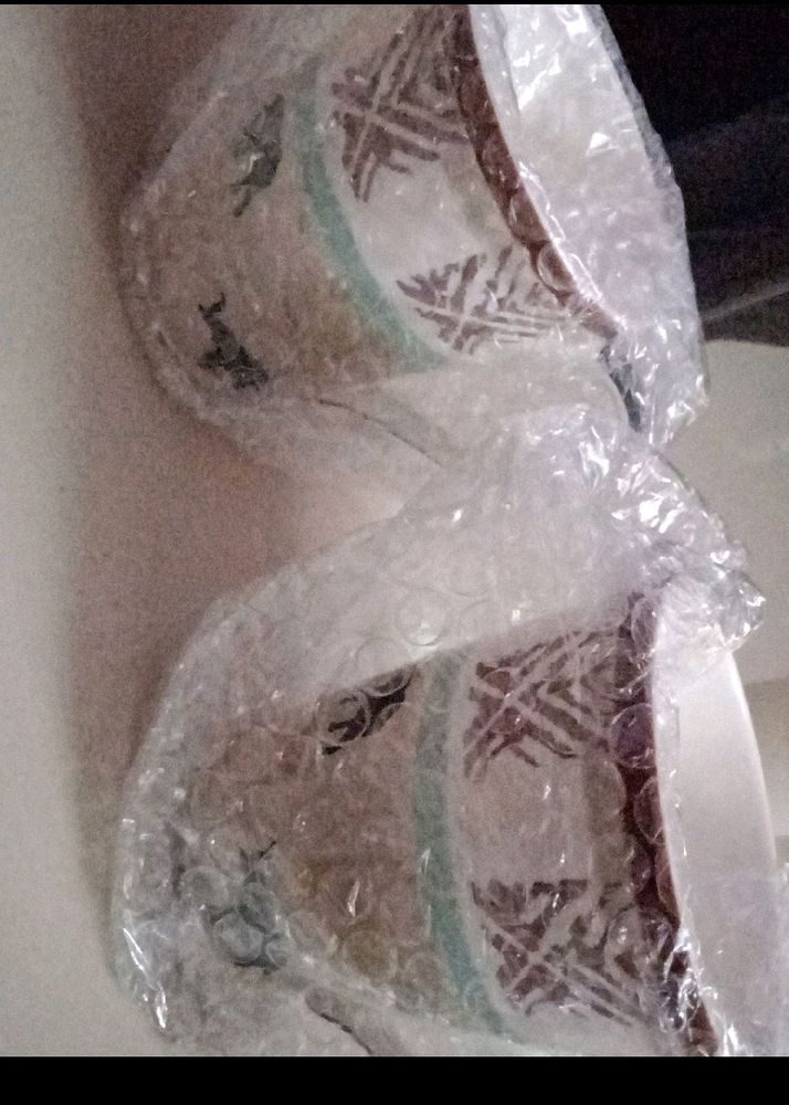 A PAIR OF ELEPHANT DESIGNED MUGS NEW