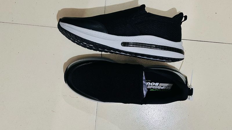 Red tape Stylish Black Slip-On Sneakers