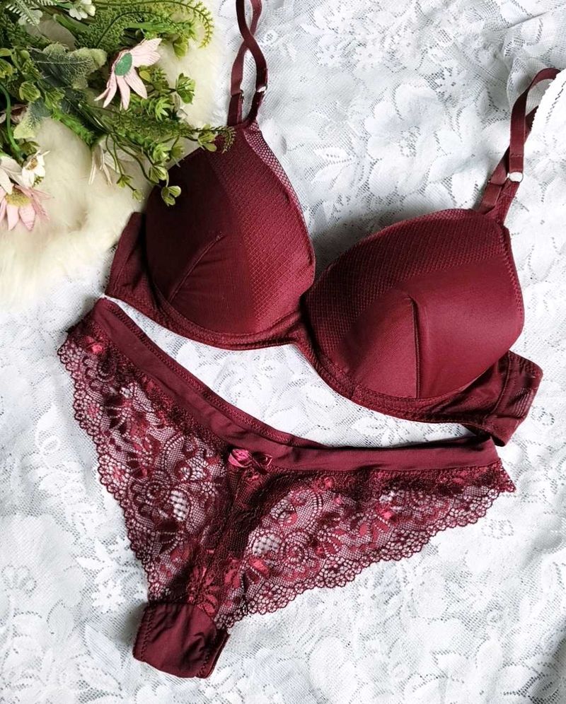 Lace Trimmed Bra and  thong set 👍