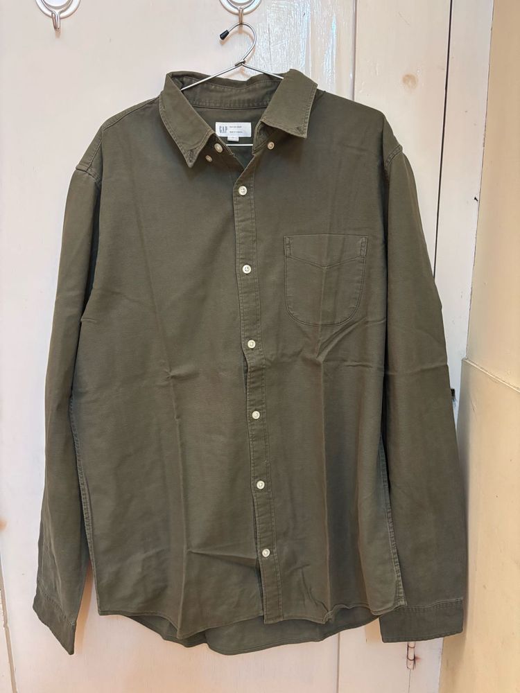 GAP Men's Olive Green Button-Up Shirt