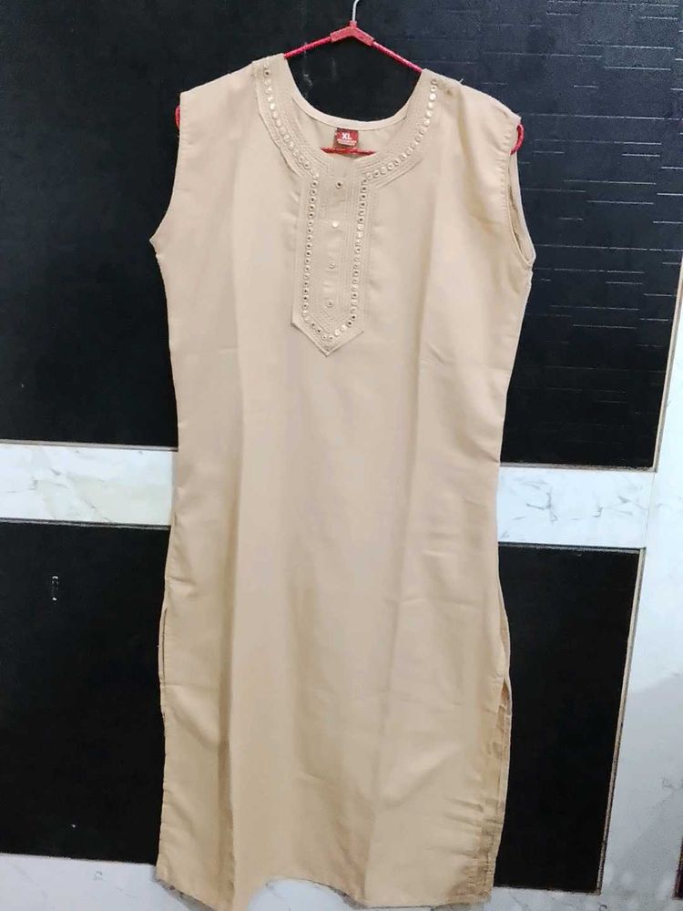 Elegant Beige Embellished Sleeveless Kurta