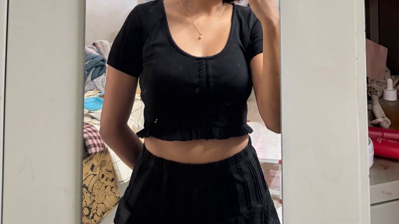 Chic Black Cropped Top