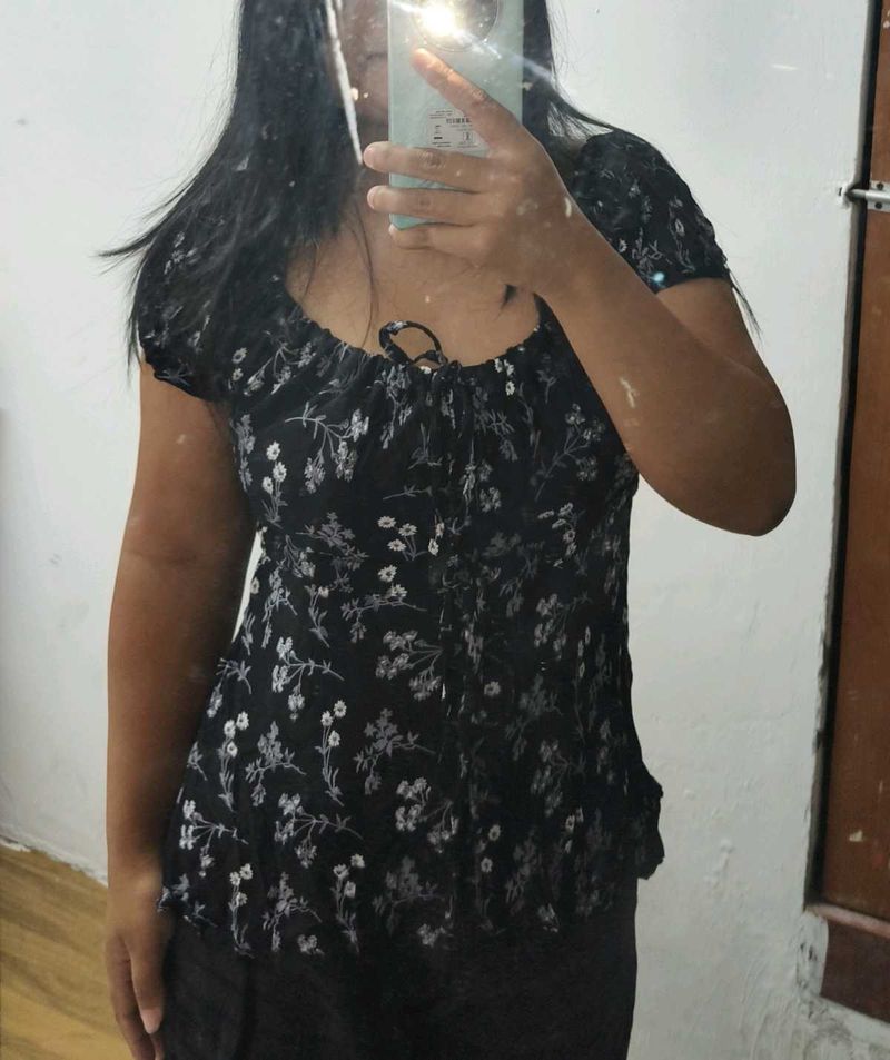 Chic Black Floral Print Tie-Up Top