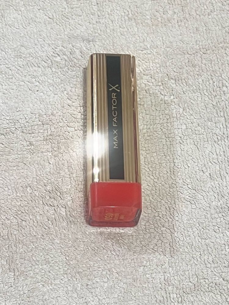 Max Factor Lipstick - Shade 31