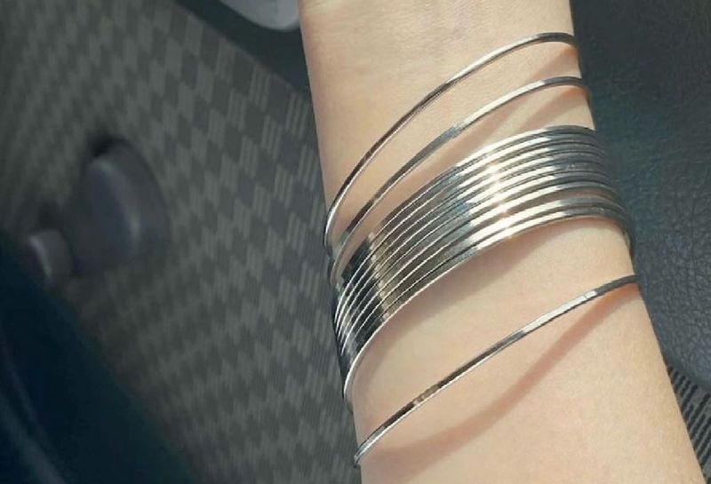 Elegant Silver Tone Bangle Set 🦢