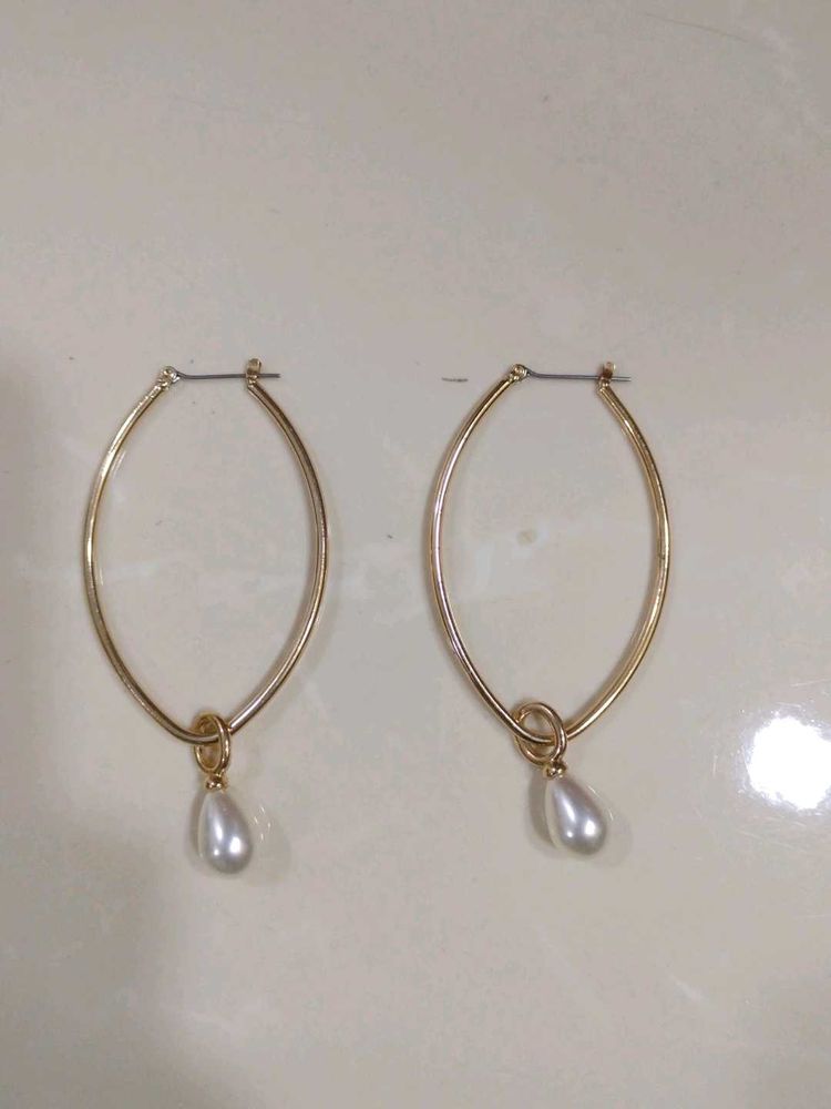Elegant Gold Oval Hoop Earrings with Pearl Drop