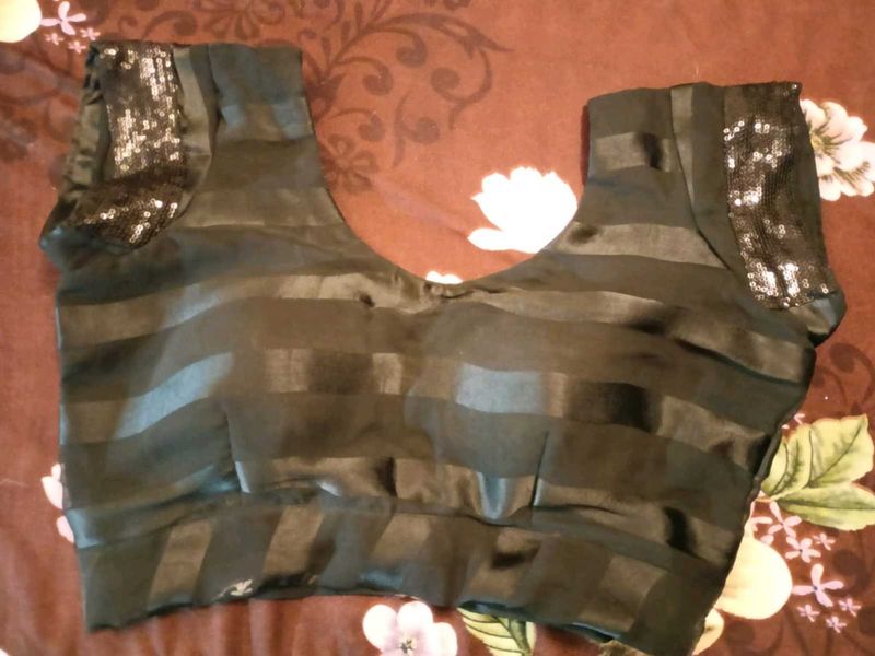Black Basic Beautiful Blouz With Margin