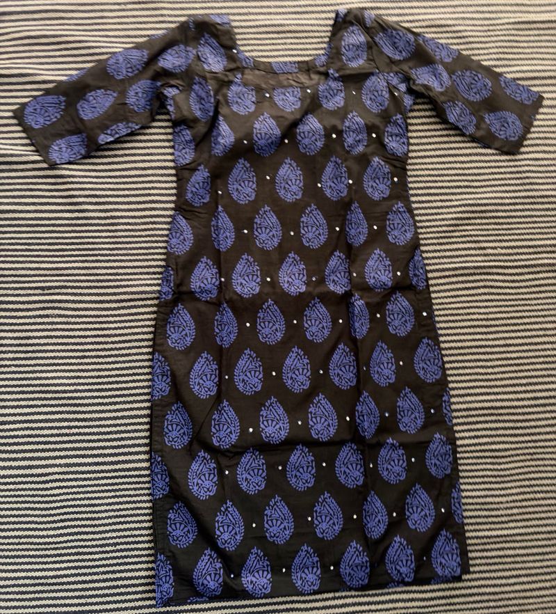 Black chudi with Blue Paisley Print