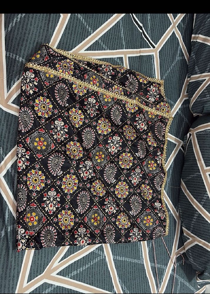 navrayri  Dupatta and blouse