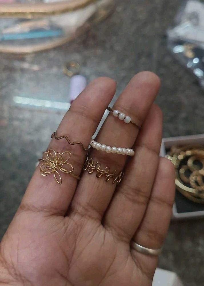 Set of 5 Delicate Gold Rings