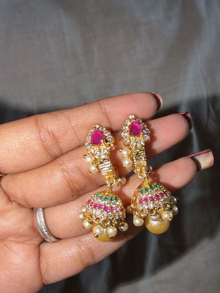 Exquisite Kundan Jhumka Earrings