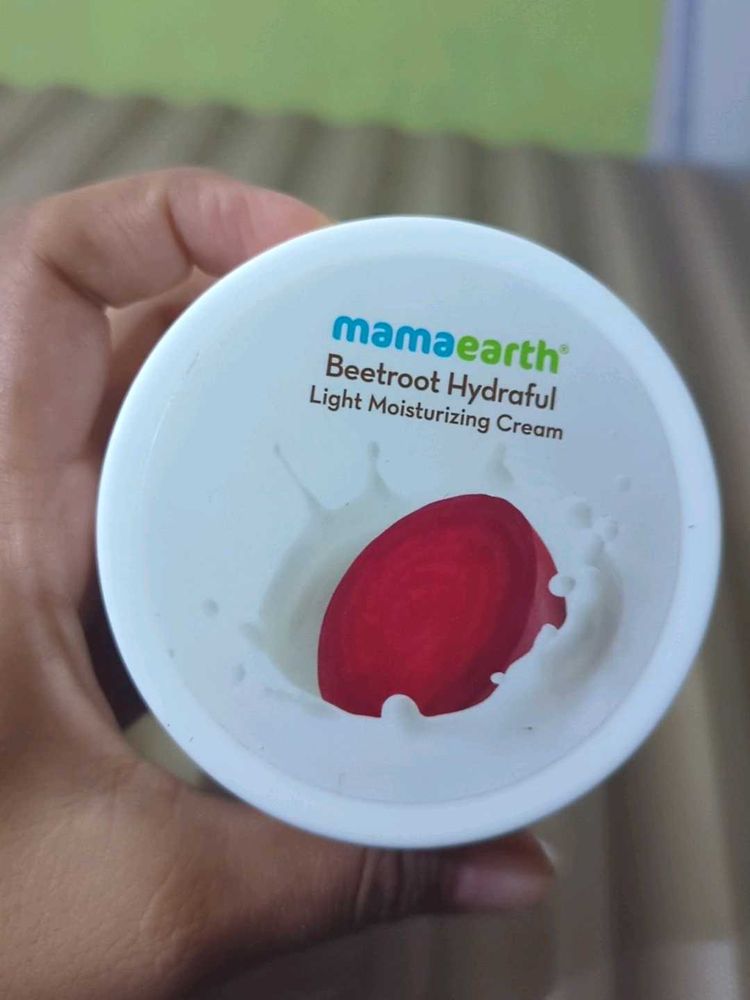 Mamaearth Light Moisturizing Cream