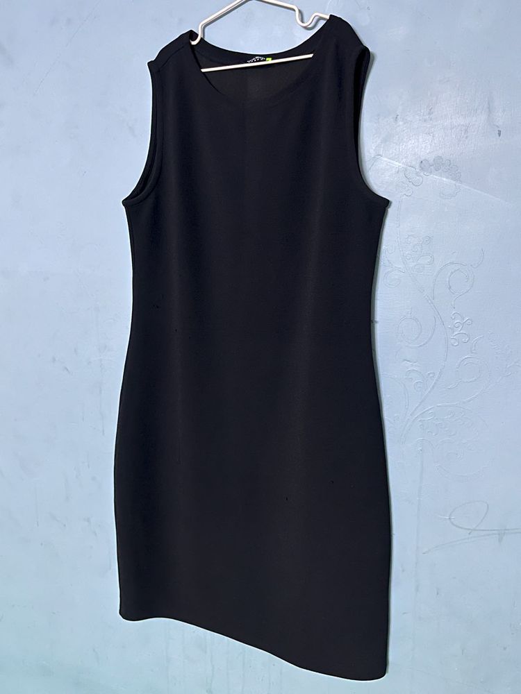 Classic Black Sleeveless Midi Dress