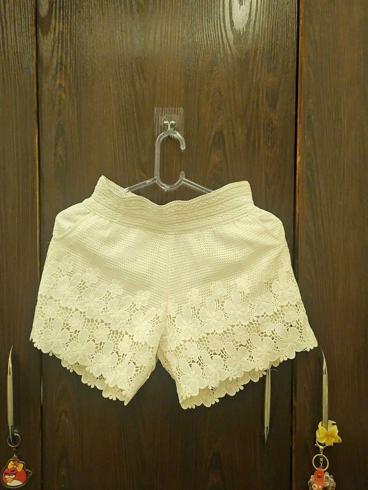 Chic White Lace Shorts
