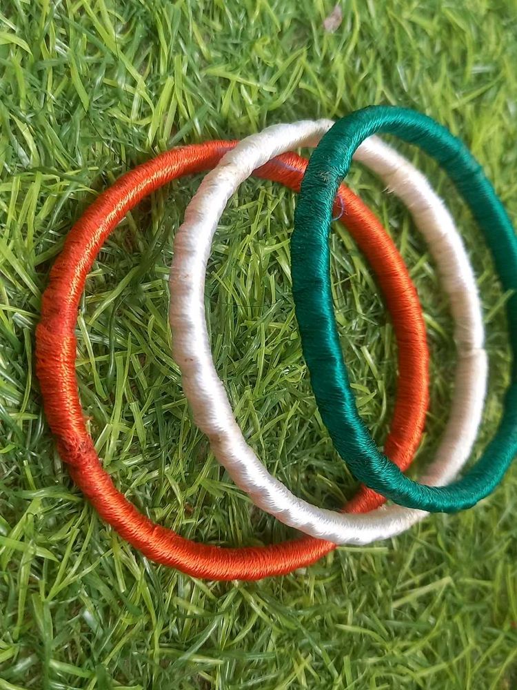 Tricolor Thread Bangles Set