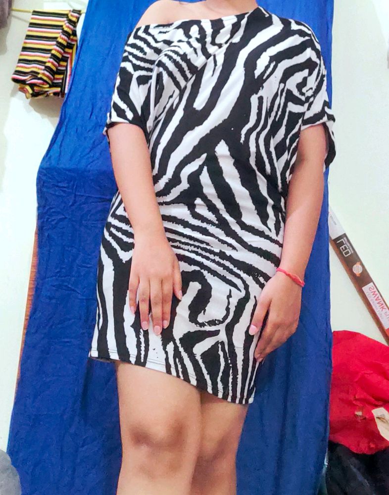 Today's Offer📣📣Black&amp;WhiteBodycon Dress For Wome