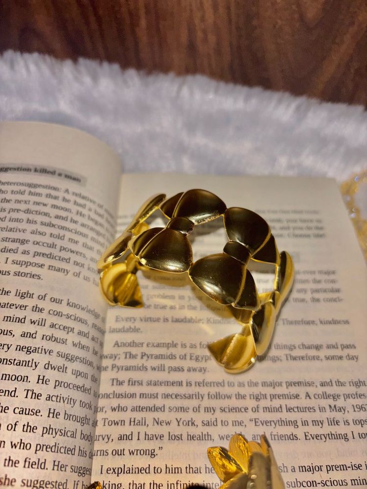 Vintage Gold Bow handcuff
