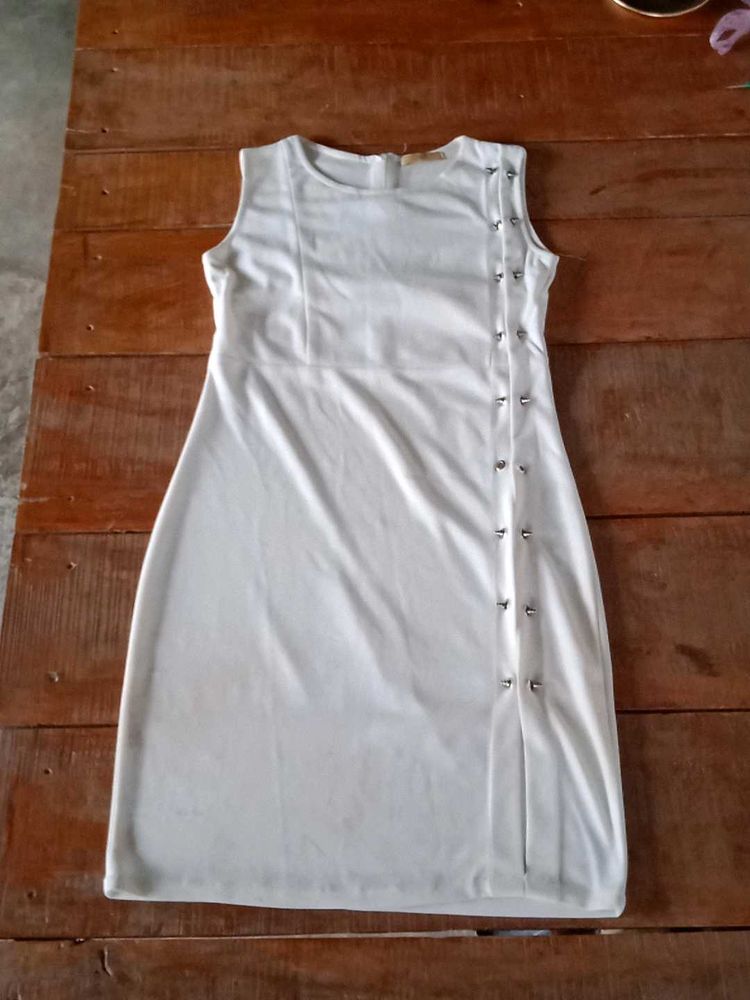 Stylish White Sleeveless Dress