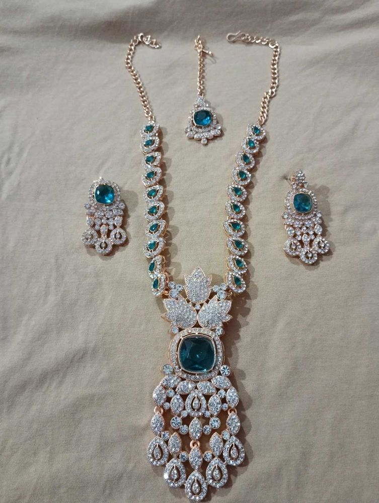 Stunning Emerald &amp; Diamond Necklace Set