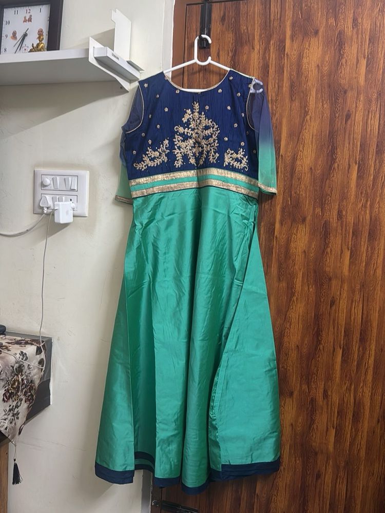 Elegant Teal Gown with Navy Blue Yoke